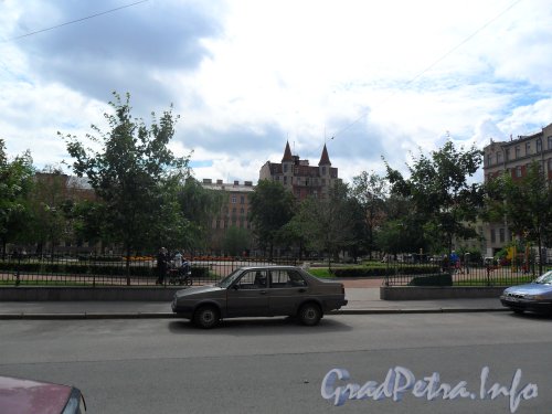 Общий вид площади Кулибина от Псковской улицы. Фото июль 2012 г.