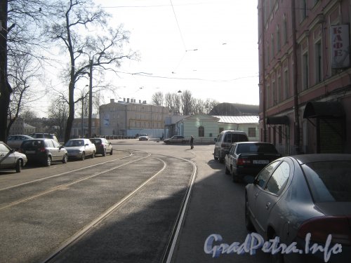 Площадь Репина и трамвайные пути в сторону Старо-Петергофского пр. Фото апрель 2012 г.