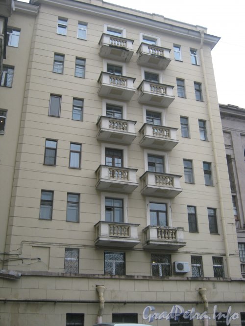 Пл. Чернышевского, дом 3. Часть здания со стороны двора. Фото апрель 2012 г.