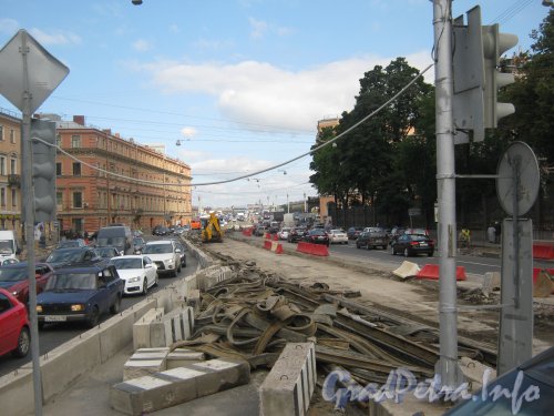 Демонтаж трамвайных путей на площади Труда. Фото 21 августа 2012 г.