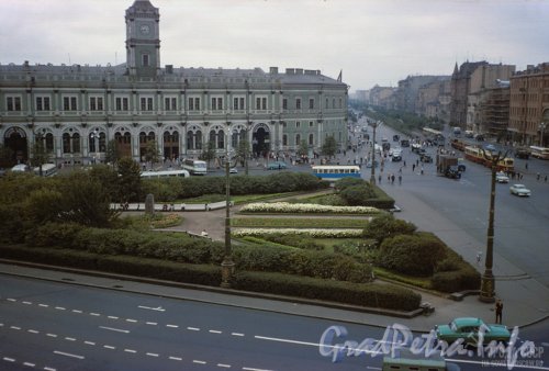 Площадь Восстания, вид на здание Московского вокзала и перспектива Лиговского проспекта от площади Восстания в сторону Обводного канала. Фото 1963 г.