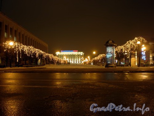 Новогоднее оформление бульвара вдоль дома 6 по площади Пролетарской Диктатуры. Фото декабрь 2008 г.