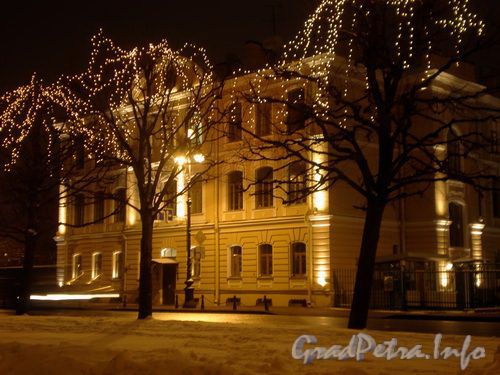 Ночная подсветка здания Английского консульства. Фото декабрь 2008 г.