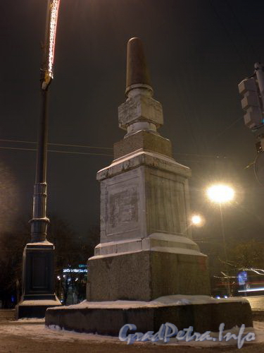 Верстовой столб у площади Московских Ворот. Декабрь 2008 г.