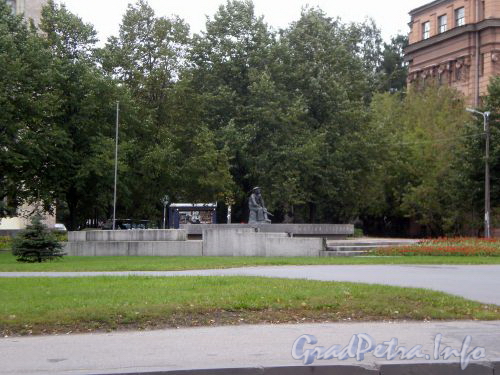 Пл. Балтийских Юнг. Памятник юнгам Балтики. Сентябрь 2008 г.
