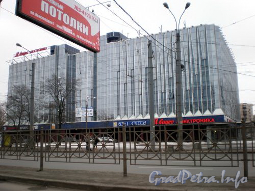 Площадь Конституции, д. 7. Бизнес-центр «Лидер». Фасад по Ленинскому проспекту Март 2009 г.