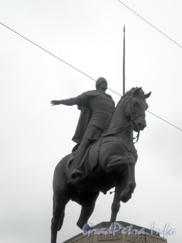 Памятник Александру Невскому на пл. Александра Невского. Апрель 2009 г.