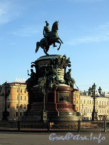 Памятник Николаю I на Исаакиевской площади. Фото июль 2009 г.