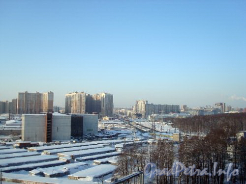Вид в сторону Богатырского проспекта и проспекта Испытателей от улицы Матросажелезняка. Фото январь 2011 года.