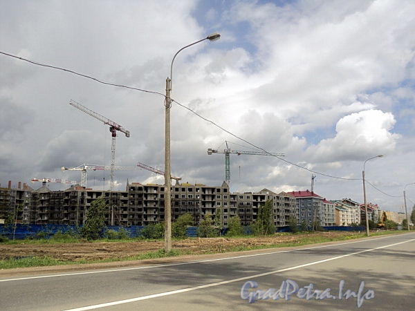 Район Славянка. Строительство нового жилого комплекса вдоль Колпинского шоссе. Фото май 2011 г.