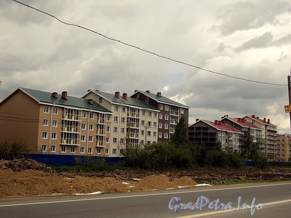Район Славянка. Строительство нового жилого комплекса вдоль Колпинского шоссе. Фото май 2011 г.