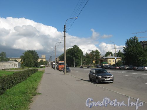 Дорога на Турухтанные острова от пр. Маршала Жукова в сторону Кронштадтской ул. по нечётной стороне. Фото 28 августа 2012 г.