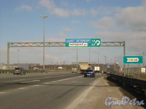 Съезд с внешней стороны КАД на Мурманское шоссе в сторону Санкт-Петербурга. Фото 22 марта 2013 года.
