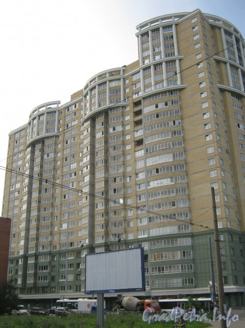 5-ый Предпортовый проезд, дом 1. Общий вид здания с ул. Костюшко. Фото июль 2012 г. 