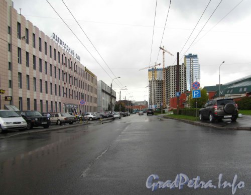 Перспектива Троллейбусного проезда от Трамвайного проспекта в сторону Ленинского проспекта. Фото сентябрь 2012 года.