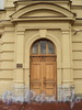 Смольный пр., д. 6. Парадная дверь со стороны Смольного проезда. Фото октябрь 2010 г.