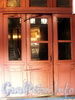 Смольный пр., д. 9. Внутренняя дверь подъезда дворового флигеля. Фото октябрь 2010 г.