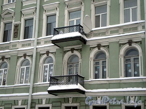 Греческий пр., д. 23. Бывший доходный дом. Балконы. Фото декабрь 2009 г.