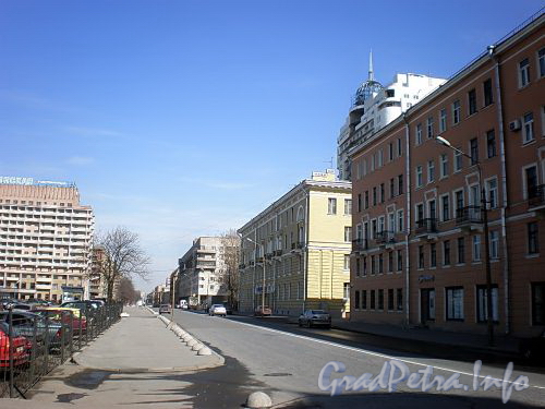 Перспектива Большеохтинского проспекта от Конторской улицы в сторону шоссе Революции. Фото апрель 2009 г.