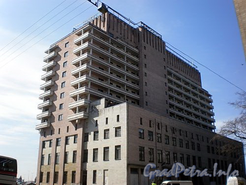 Большеохтинский пр., д. 4. Здание гостиницы «Охтинская». Дворовый фасад здания. Фото апрель 2009 г.