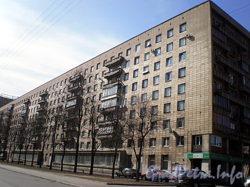 Большеохтинский пр., д. 6. Жилой дом. Общий вид здания. Фото апрель 2009 г.