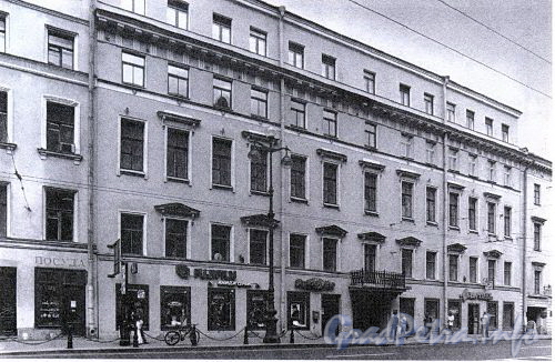 Невский пр., д. 6. Фасад здания. Фото 2001 г. (из книги «Историческая застройка Санкт-Петербурга»)