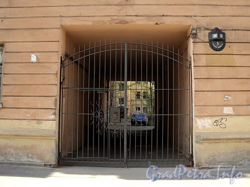 Клинский пр., д. 3. Решетка ворот. Фото май 2010 г.