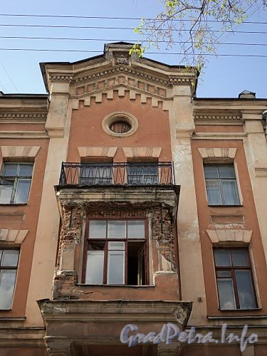 Клинский пр., д. 9. Фрагмент фасада здания. Фото май 2010 г.
