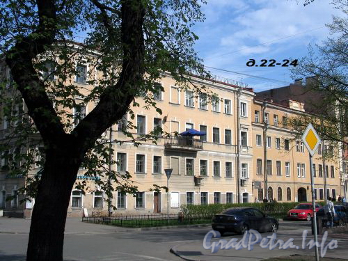 Дом 10 по Клинскому проспекту (фасад по Верейской улице) и дом 22-24 по Верейской улице. Фото май 2010 г.