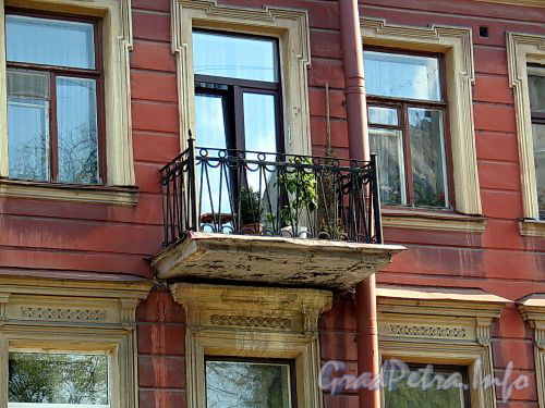 Клинский пр., д. 18. Решетка балкона. Фото май 2010 г.