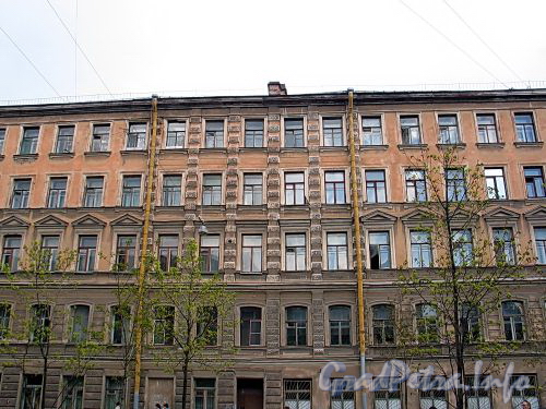 Малодетскосельский пр., д. 14-16. Фрагмент фасада. Фото май 2010 г.