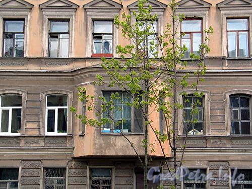 Малодетскосельский пр., д. 14-16. Эркер левой части фасада. Фото май 2010 г.