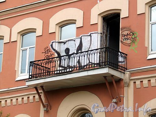 Малодетскосельский пр., д. 24. Балкон. Фото май 2010 г.