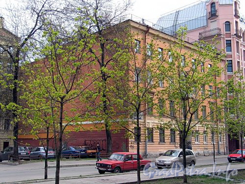 Малодетскосельский пр., д. 28. Общий вид здания. Фото май 2010 г.