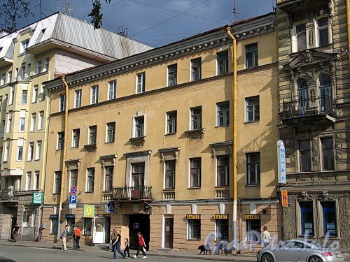Малодетскосельский пр., д. 34. Фасад здания. Фото май 2010 г.