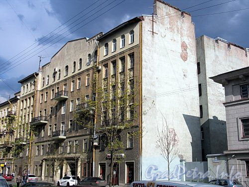 Малодетскосельский пр., д. 38. Общий вид здания. Фото май 2010 г.