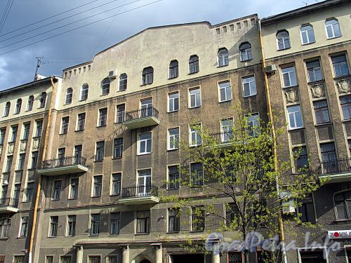 Малодетскосельский пр., д. 38. Фрагмент фасада здания. Фото май 2010 г.