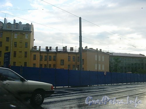 проспект Добролюбова, дом 12. Строительная площадка, после сноса здания. Фото 17 августа 2004 года