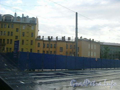 проспект Добролюбова, дом 12. Строительная площадка, после сноса здания. Фото 17 августа 2004 года