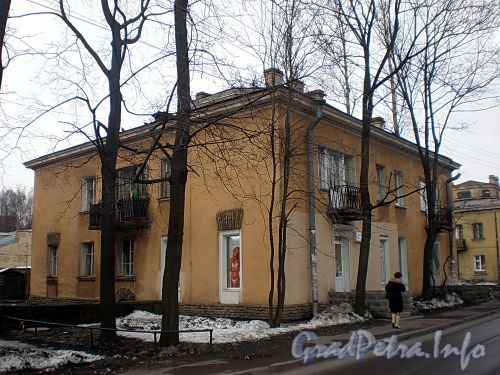 Ярославский пр., д. 32. Вид с Елецкой улицы. Фото апрель 2010 г.