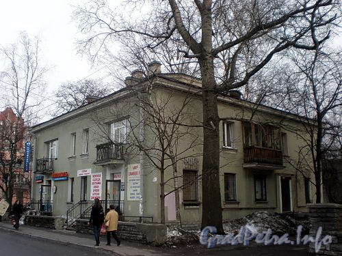 Ярославский пр., д. 28. Общий вид с Енотаевской улицы. Фото апрель 2010 г.