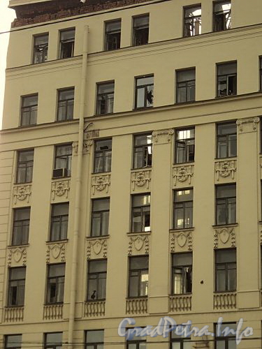 Лиговский пр., 145. Внешний вид фасада, после обрушения перекрытий. Фото 1 сентября 2010 г.