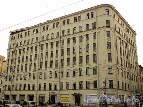 Лиговский пр., 145/ул. Тюшиина, д.2. Общий вид здания после обрушения перекрытий. Фото 1 сентября 2010 г.