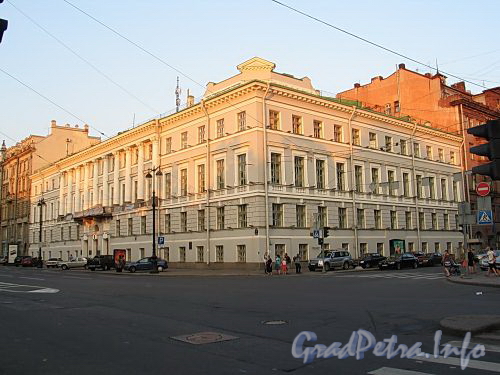 Адмиралтейский пр., д. 6 / Гороховая ул., д. 2. Общий вид здания. Фото август 2010 г.