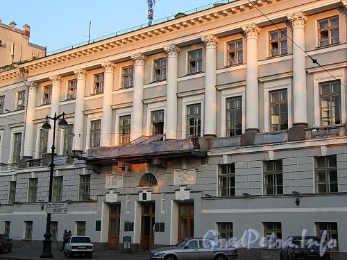 Адмиралтейский пр., д. 6. Фрагмент фасада. Фото август 2010 г.