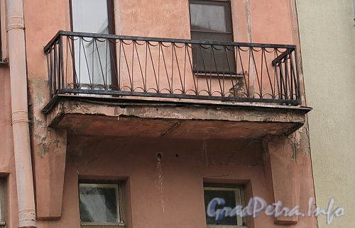 Константиновский пр., д. 22, лит. А. Решетка балкона. Фото сентябрь 2010 г.