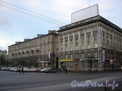 Фасад дома со стороны пл. Шевченко