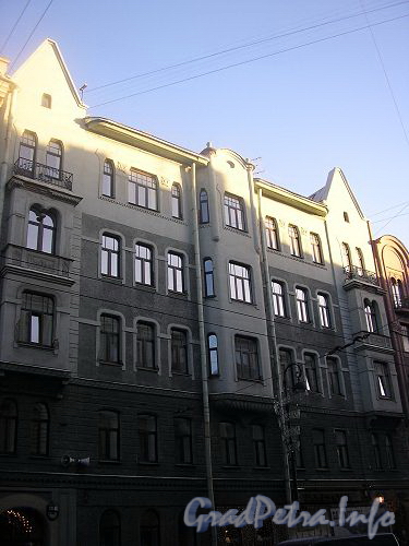 Каменностровский пр., д. 45 (левая часть). Общий вид дома