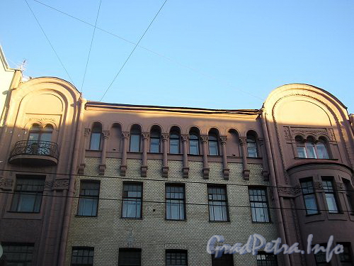 Каменноостровский пр., д. 45 (правая часть). Фрагмент фасада дома