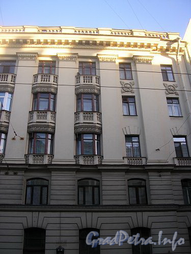 Каменноостровский пр., д. 47. Фрагмент фасада дома
